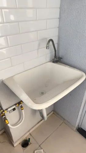 TANQUE Mármore sintético com coluna, marca Decoralita, capacidade 20 litros, cor Branco