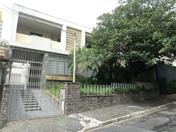 Excelente casa com 04 dormitórios na Aclimação