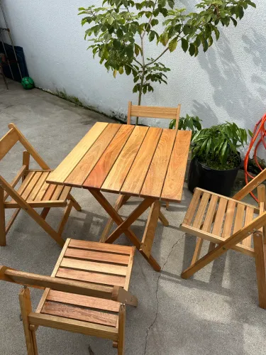 Mesa desmontável com 4 cadeiras