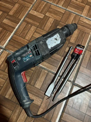 MARTELETE PERFURADOR BOSCH 220W