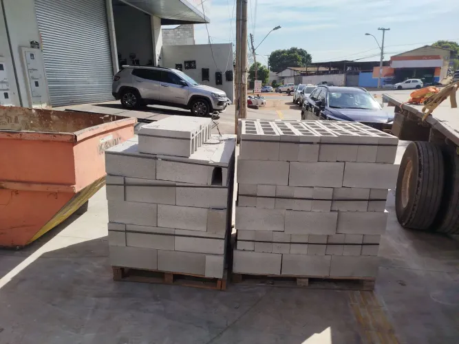 Auxiliar produção fábrica de blocos de cimento
