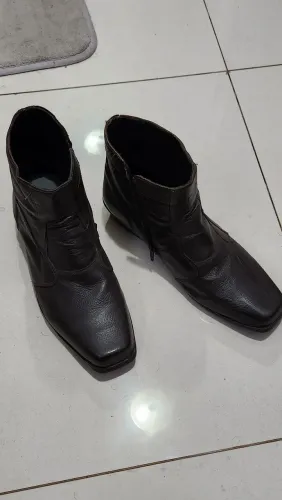Bota de couro Marrom