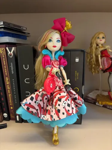 BONECA EVER AFTER HIGH - NO PAÍS DAS MARAVILHAS - APPLE WHITE