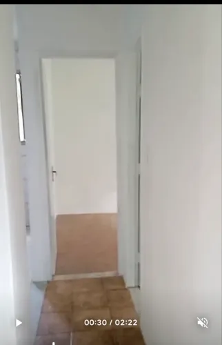 Alugo apartamento em Vista Alegre de baixo 2/4 frente de rua leia a descrição