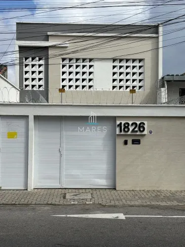 Casa Ampla à Venda na Rua Nogueira Acioli 580 m² Fortaleza - CE