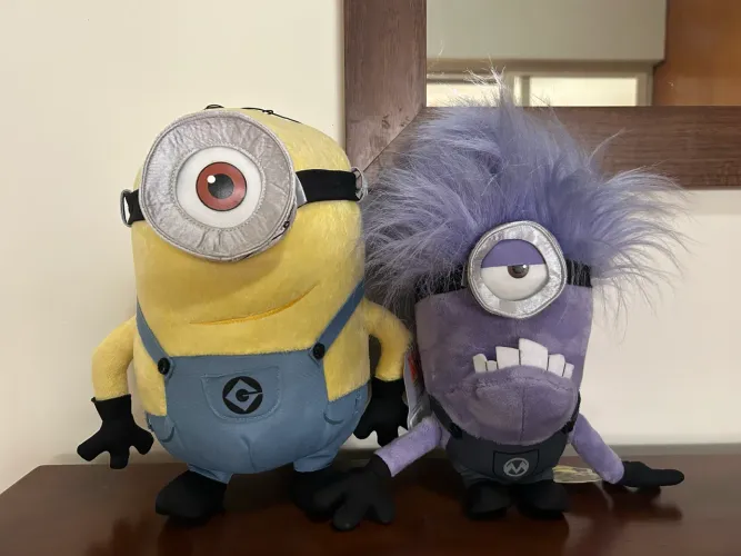 Kit 2 pelúcias minions despicable me