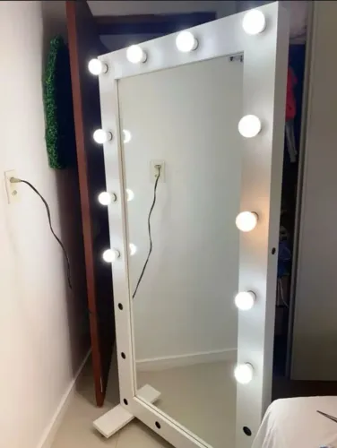 Mudura de espelho iluminado 