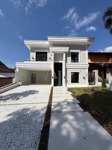 Casa totalmente reformada e nunca habitada após reforma com 4 suítes bem localizada - Alph