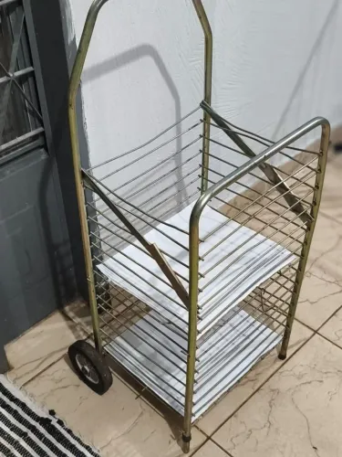 Carrinho de feira em metal dobrável