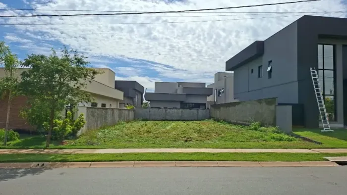 Lote 330,65 m2 no Parqueville Jacarandá.