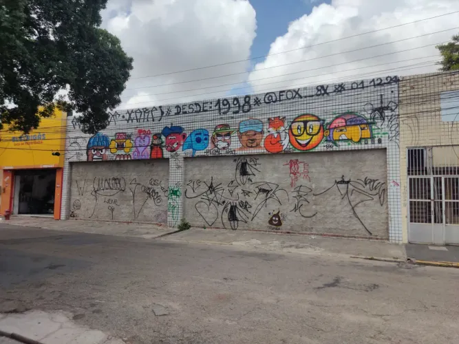 Terreno quase esquina c/ Av. Duque de Caxia, 706m², nascente, índice de contrução 90%, mur