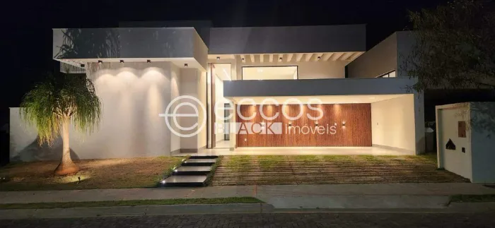 Casa em condomínio para aluguel, 3 quartos, 3 suítes, 3 vagas, Laranjeiras - Uberlândia/MG