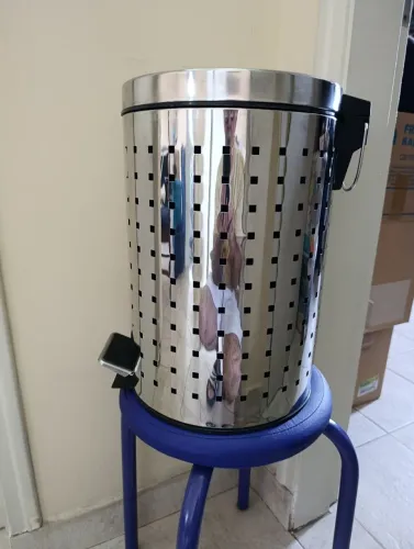 Lixeira inox 20 litros cozinha/ banheiro. Estado ótimo..
