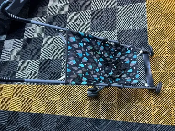 Carrinho de Bebê tipo "Guarda Chuvinha" Cosco - Bom Estado