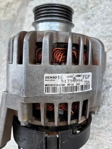 Alternador original Palio Fire 1.0 / 1.4 (2000 a 2017), 14V, 70A, marca Denso
