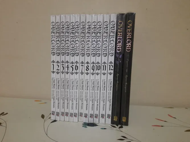Overlord coleção de mangás do 1 ao 12 + coleção de light novel 1 e 2