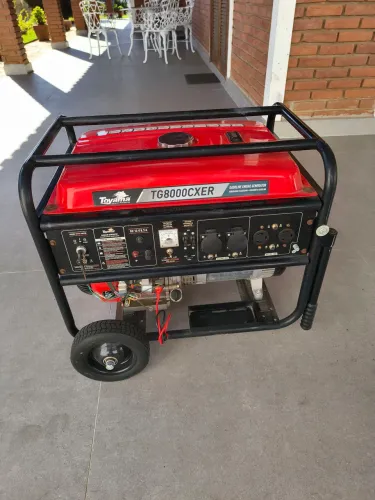 Gerador Toyama TG8000CXER a gasolina.