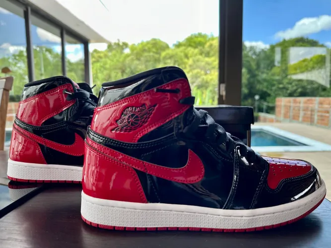 Air Jordan 1 High Patent Bred