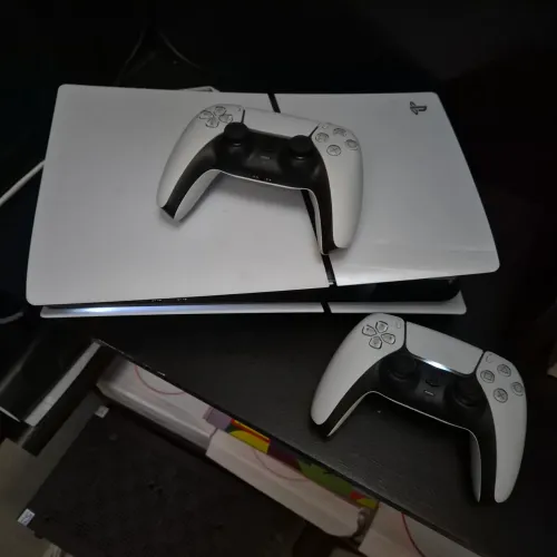 PS5 2 CONTROLES + 10 MESES PLUS DELUXE