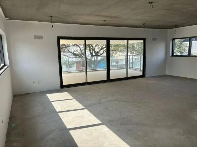 Apartamento Alto Padrão 246m² , com 4 suítes, varanda gourmet com 4 vagas no Itaim Bibi