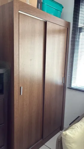 Guarda roupas duas portas novo 4 meses de uso