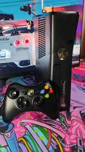 Xbox 360 Slim desbloqueado