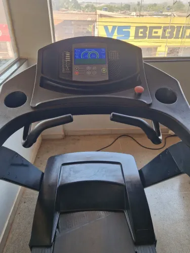 Vendo Equipamentos de musculação e ergometria.