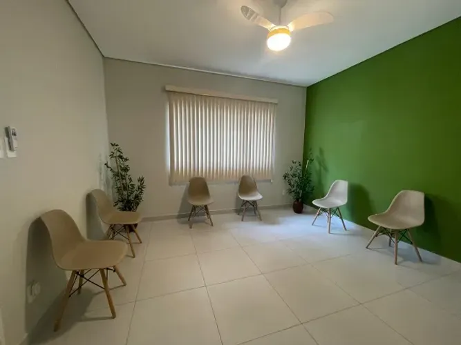 Conjunto 4 Cadeiras Bege com Pés de Madeira