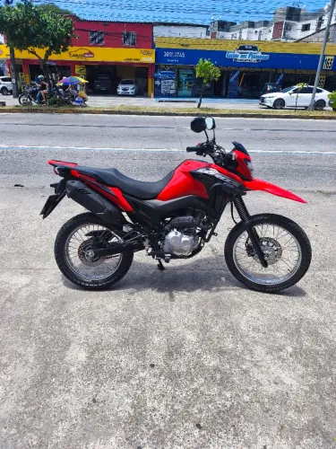 Honda Bros 160.  Ano:2026.  Km:400.  R$:25.900.