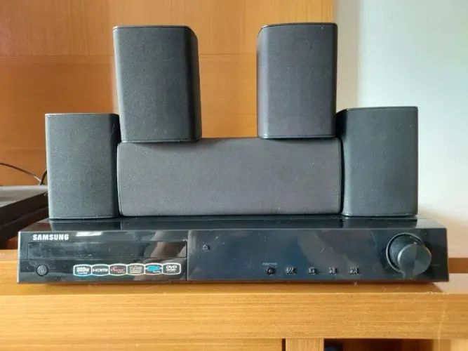 Home Theater Samsung HT-Z210 - Som 5.1 Completo com DVD Player (Leitor com defeito)