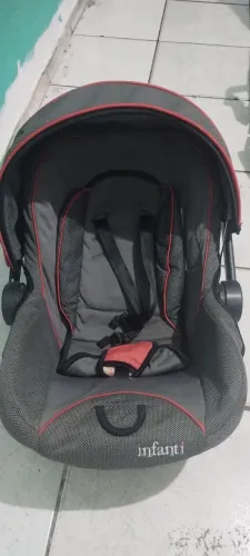 Vendo um bebê conforto.