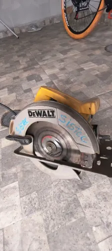 Vendo Serra circular Dewalt funcionando perfeitamente 200 $