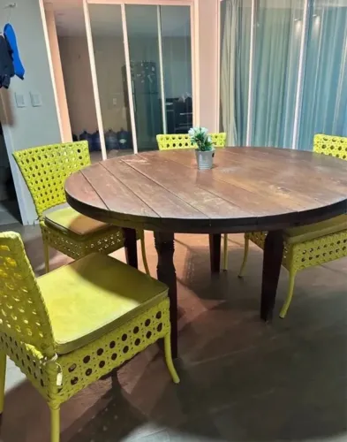 Mesa de madeira maciça 6 lugares