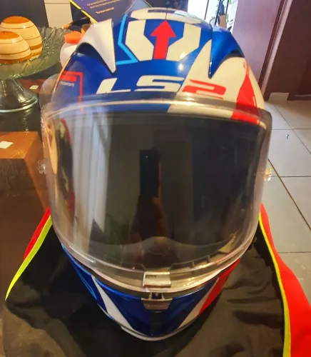 Capacete arrow R evo. Azul ou vermelho