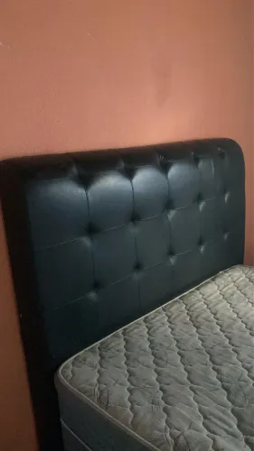 Cama com cabiceira