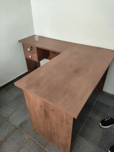 Mesa Escrivaninha em L 2 gavetas Madeira Escritório