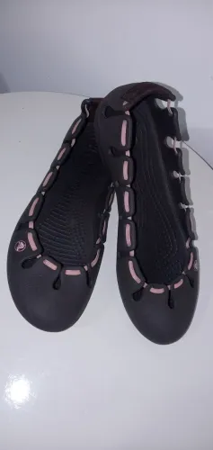 Sapatilha Crocs ( modelo: Springi Streetch Flat). Tam.35. Usada.