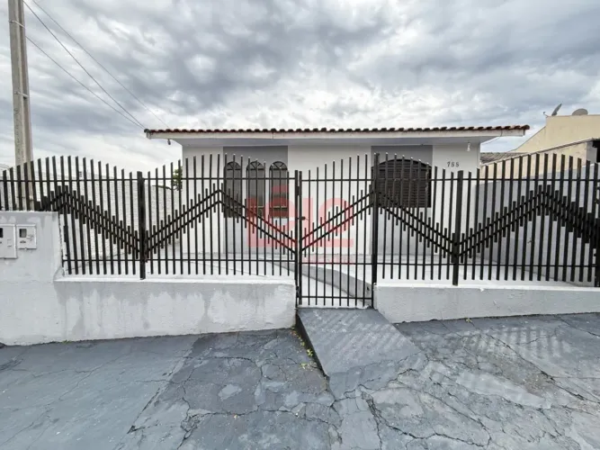 Casa de 2 quartos para alugar no Parque das Laranjeiras em Maringá próxima ao Hospital Uni