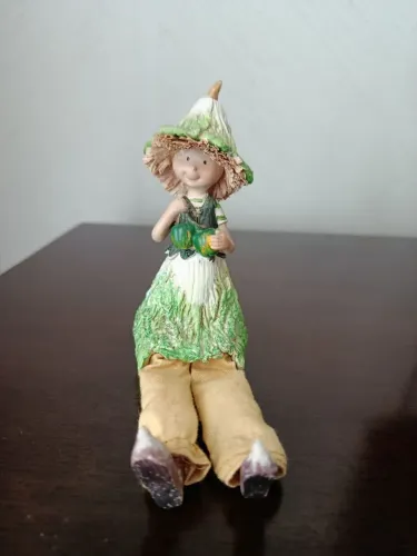 Figura Decorativa - Boneca Perna Mole Chapéu Flor