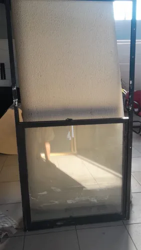 Janela de esquadria preta de vidro