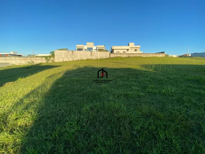 Terreno c/ área de 739,55m² no Condomínio Colonial Village II em Pindamonhangaba