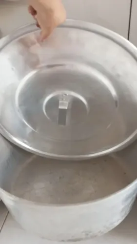 Panela grande de 60 litros de alumínio batido