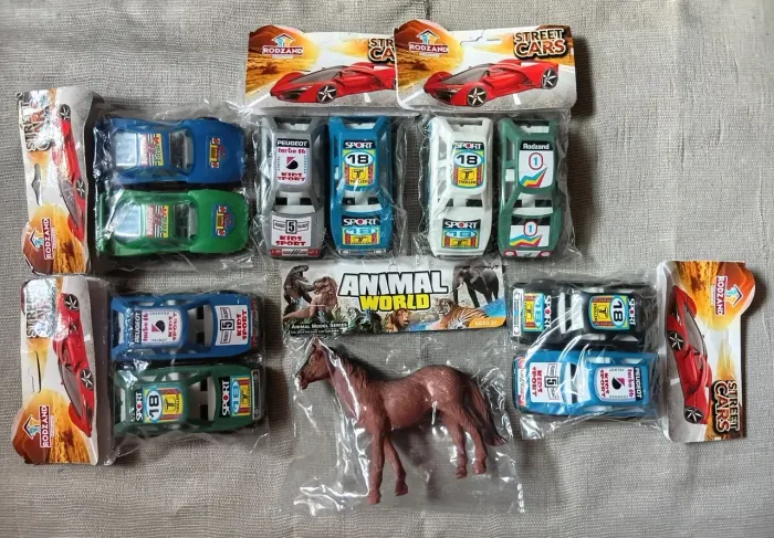 Cinco kit de carrinhos Street CARS e cavalo ? de borracha 