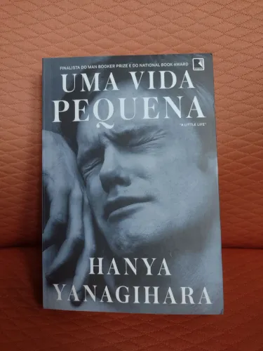 Livro uma vida pequena