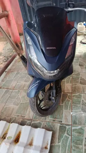 Vende se uma moto Honda pcx 160 ano 2023 por R$ 17.000 WhatsApp app *18 josi