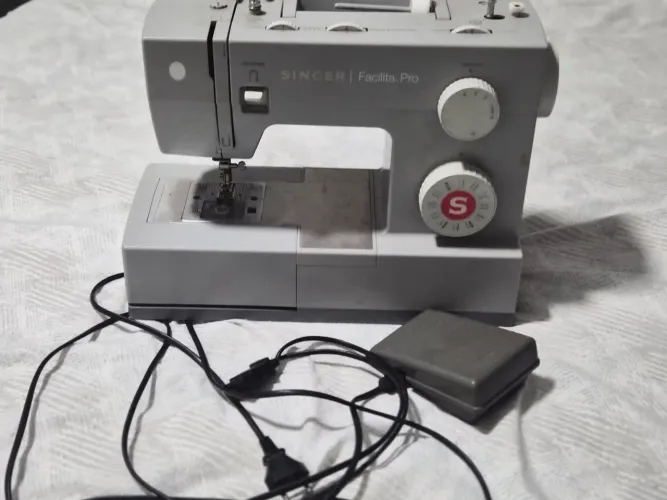 Maquina de costura Singer - 4423 - 110v