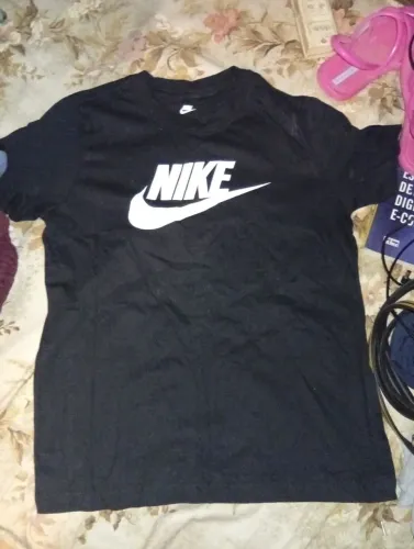 Camiseta Nike Original Preta - Tamanho M (Com Detalhes)
