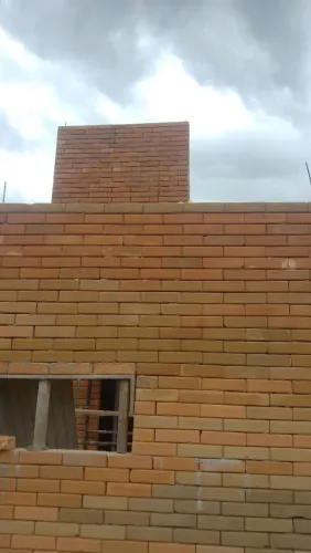 Obra com tijolos ecológico