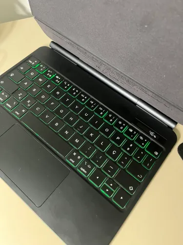 TECLADO MAGNÉTICO IPAD 11/ 10 2022