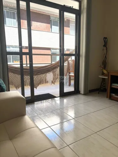 Apartamento na Praia do Forte em Cabo Frio com 170m², 2 vgs, 3 quartos, portaria 24h